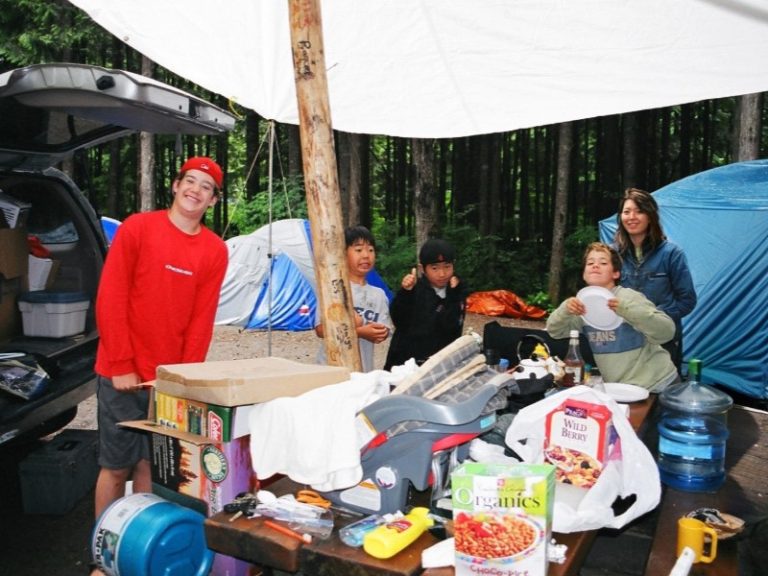 生後2か月の三男と家族でキャンプ