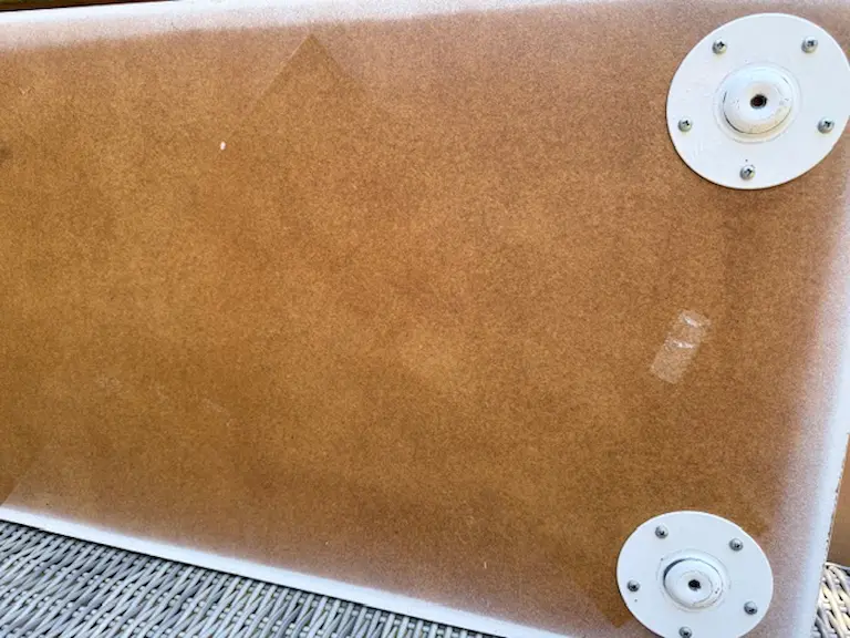 カビ部分に自然派スプレーを吹きかけた様子