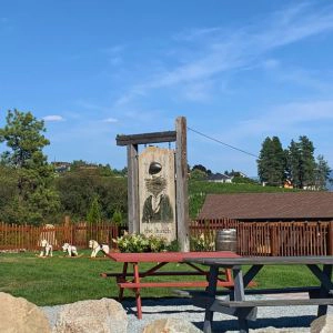 オカナガンのワイナリー「The Hatch」の外観